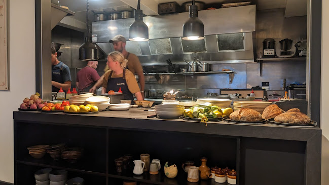 Comments and reviews of Muttonbird