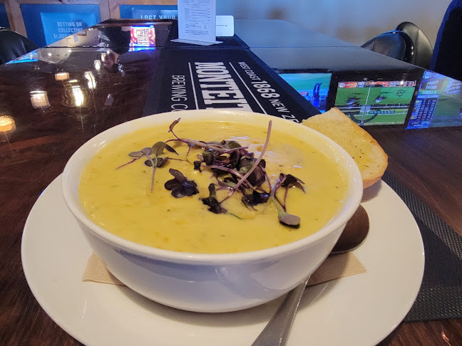 Opinii despre Veranda Bar în Raglan - Hospitality and gastronomy