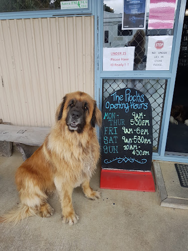 The Rocks Bottle Store - Great Barrier Island / Aotea