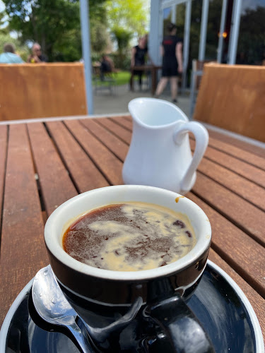 Opinii despre Persimmon Tree Cafe în Pirongia - Hospitality and gastronomy