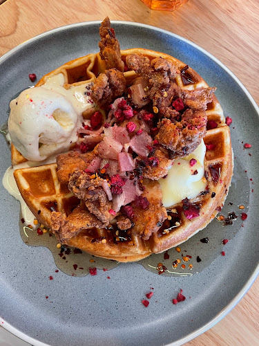 Comentarii opinii despre Bird On A Wire - Hamilton East