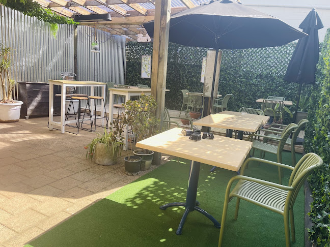 Super Casual Bar & Eatery