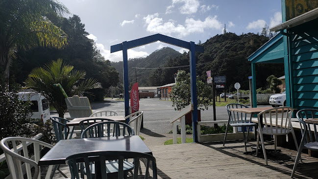 Madhatters cafe - Kaeo