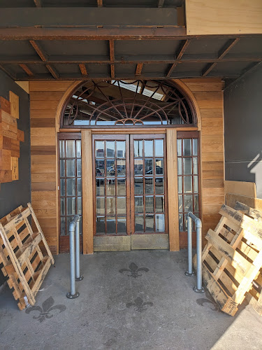 Decant Wine Store - Hospitality and gastronomy