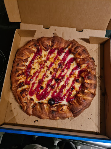 Domino's Pizza Wainuiomata - Hospitality and gastronomy