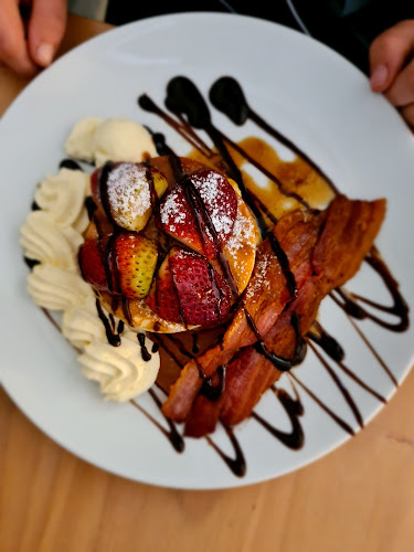 Little Oak Cafe and Bakery - Hospitality and gastronomy