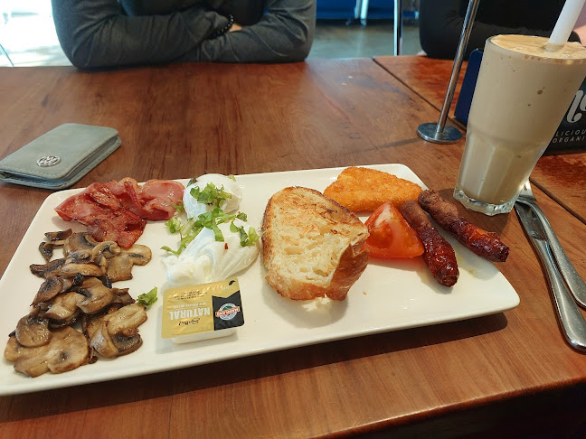 Gusto Cafe Open Times