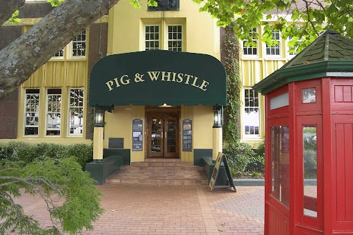 Pig & Whistle, Historic Pub - Hospitality and gastronomy