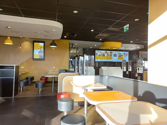 McDonalds Yaldhurdst - Hospitality and gastronomy