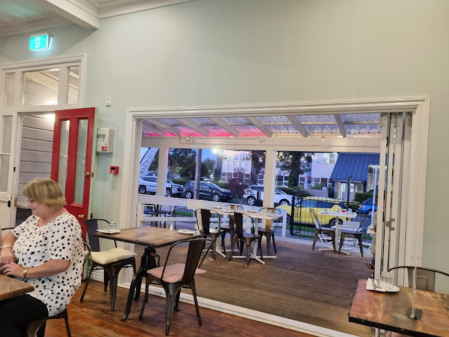 Opinii despre Devine Cafe and Restaurant în Hastings - Hospitality and gastronomy