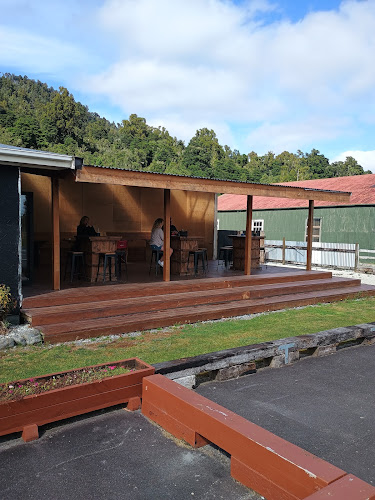 Opinii despre On the Spot Pukeko Store And Cafe în Harihari - Hospitality and gastronomy