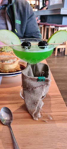 Comentarii opinii despre The Crooked Elm