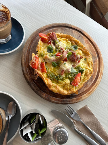 Bungalo Cafe Open Times