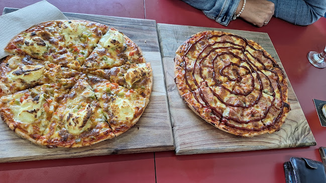 Criterion Hotel & Pizzeria - Westport