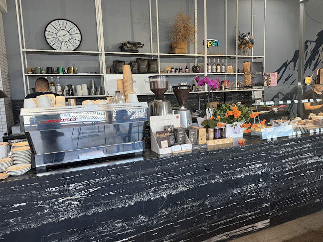 Blind Basket Cafe - Hospitality and gastronomy