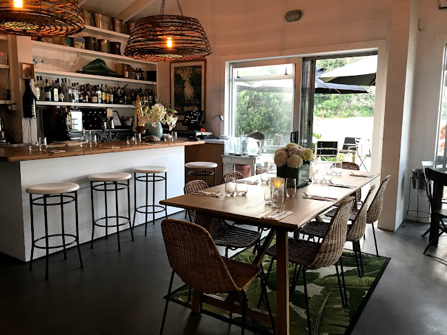 Hotties Beachfront Eatery - Whitianga