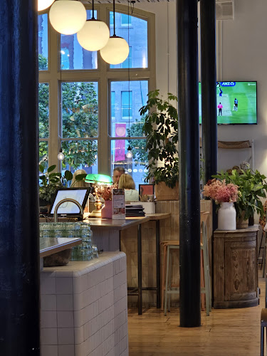 Comentarii opinii despre The Brit Pub & Eatery