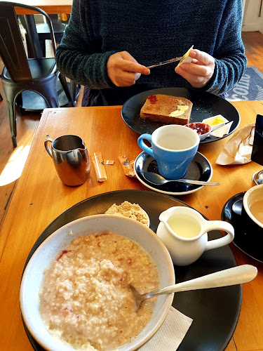 Comentarii opinii despre Miss Brown's Cafe