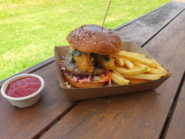 Opinii despre Three Sisters Burger Bar în Tongapōrutu - Hospitality and gastronomy