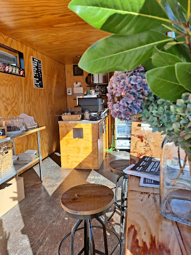 Little Riverside Cafe