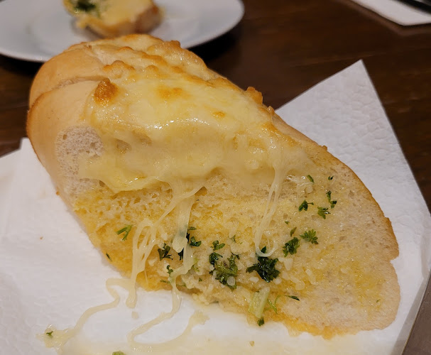 Luanne’s Ararino Bar & Bistro