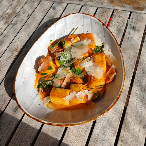 Comentarii opinii despre One Red Dog