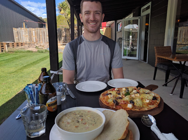 Opinii despre Fossil Point Cafe & Gallery în Greta Valley - Hospitality and gastronomy