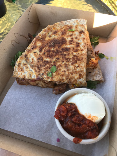 Dee's Streatery - Hospitality and gastronomy