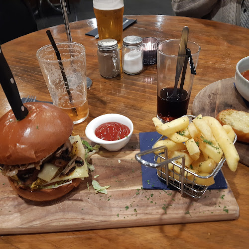 Comments and reviews of Railway Tavern Bar