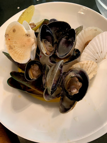 Careys Bay Historic Hotel - Hospitality and gastronomy