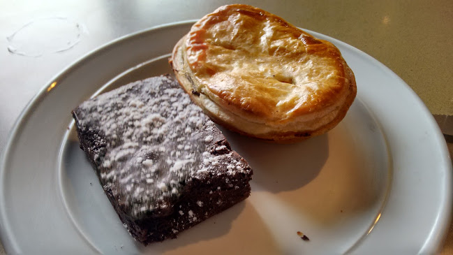 Leo's Cafe - Hospitality and gastronomy