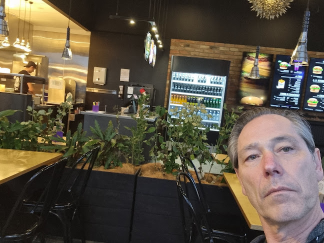 BurgerFuel Cambridge - Hospitality and gastronomy