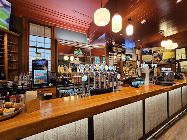 Pig & Whistle, Historic Pub - Hospitality and gastronomy