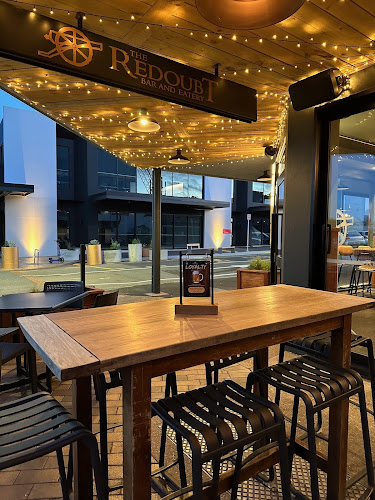 Manhattan Bar + Eatery