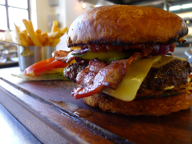 Comentarii opinii despre Charley Noble