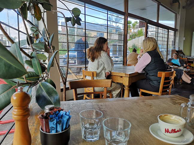 Comments and reviews of Humbug Cafe