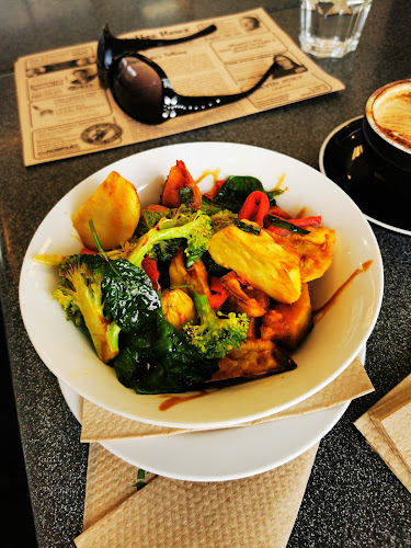 FULL MOON EATERY - Hospitality and gastronomy