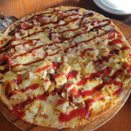 Winton's Top Pub & Garden Bar - Hospitality and gastronomy