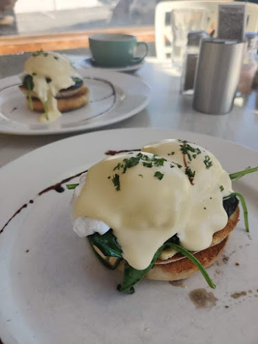 Bungalo Cafe - Hospitality and gastronomy