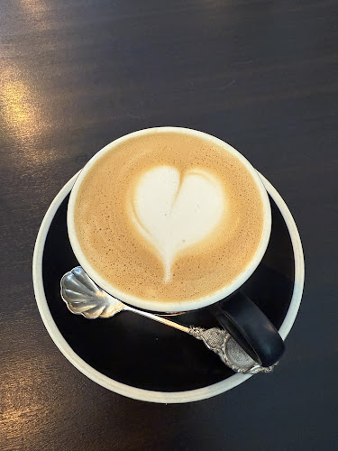 six ounces - Hospitality and gastronomy