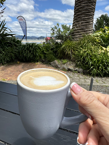 Opinii despre The Old Mill Waterfront Cafe în Tairua - Hospitality and gastronomy