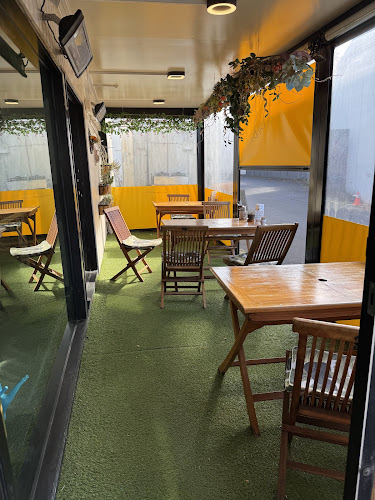 Mitten Drin - Auckland