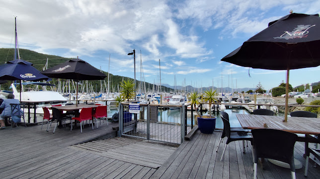 Jolly Roger Bar & Restaurant