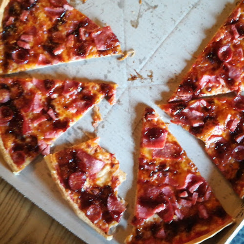 Opinii despre Hell Pizza Mana în Porirua - Hospitality and gastronomy