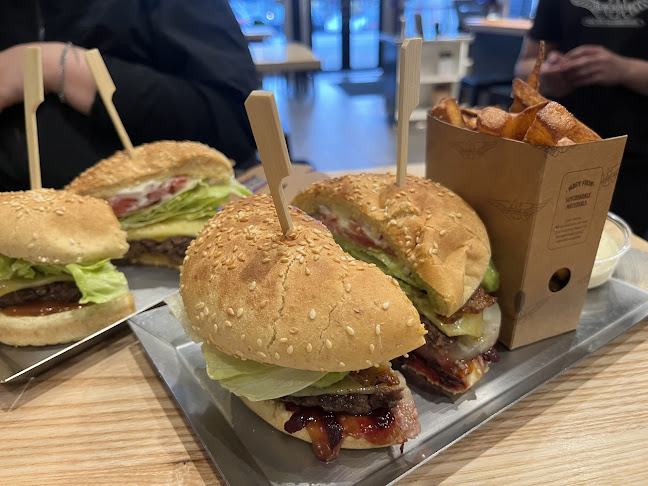 BurgerFuel Glenfield - Hospitality and gastronomy