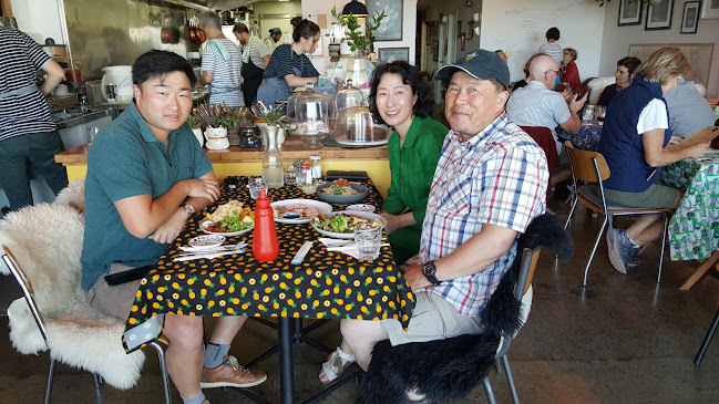 Hunger Monger Seafood Phone number