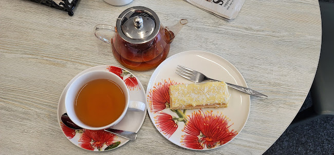 Bluff Real Estate and Cafè