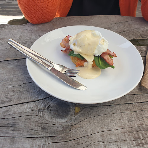 Reviews of Route 6 Cafe and Bar in Lumsden - Hospitality and gastronomy