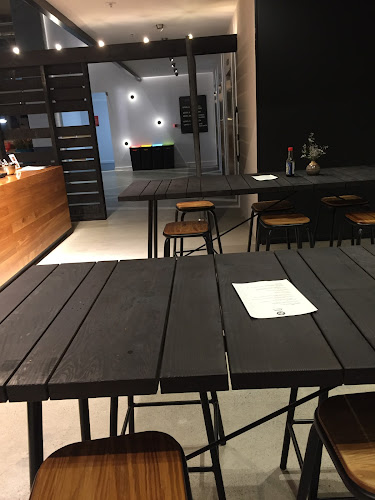 Comentarii opinii despre Yoshi Sushi & Bento (Press Hall)