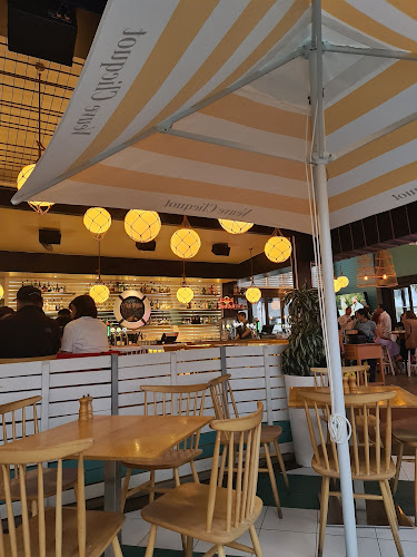 Regatta Bar And Eatery - Hospitality and gastronomy